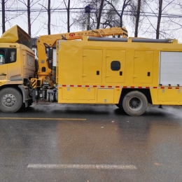 吊臂车
